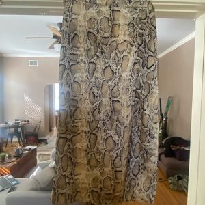 BB Dakota Snake Skin skirt. Never Worn! Great for night out. Size 8